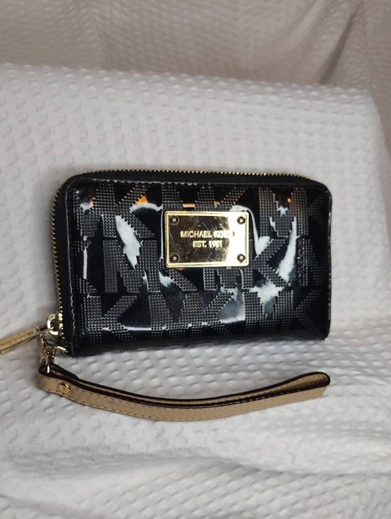 Michael Kors Handbags - Michael Kors Est 1981 Black Patent Wristlet with Gold Hardware Detachable Strap